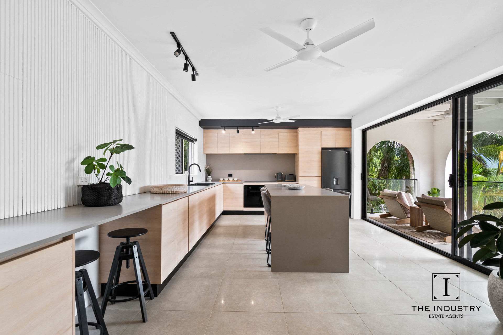 9-11 Wakunai Close, Trinity Beach, QLD 4879 AUS