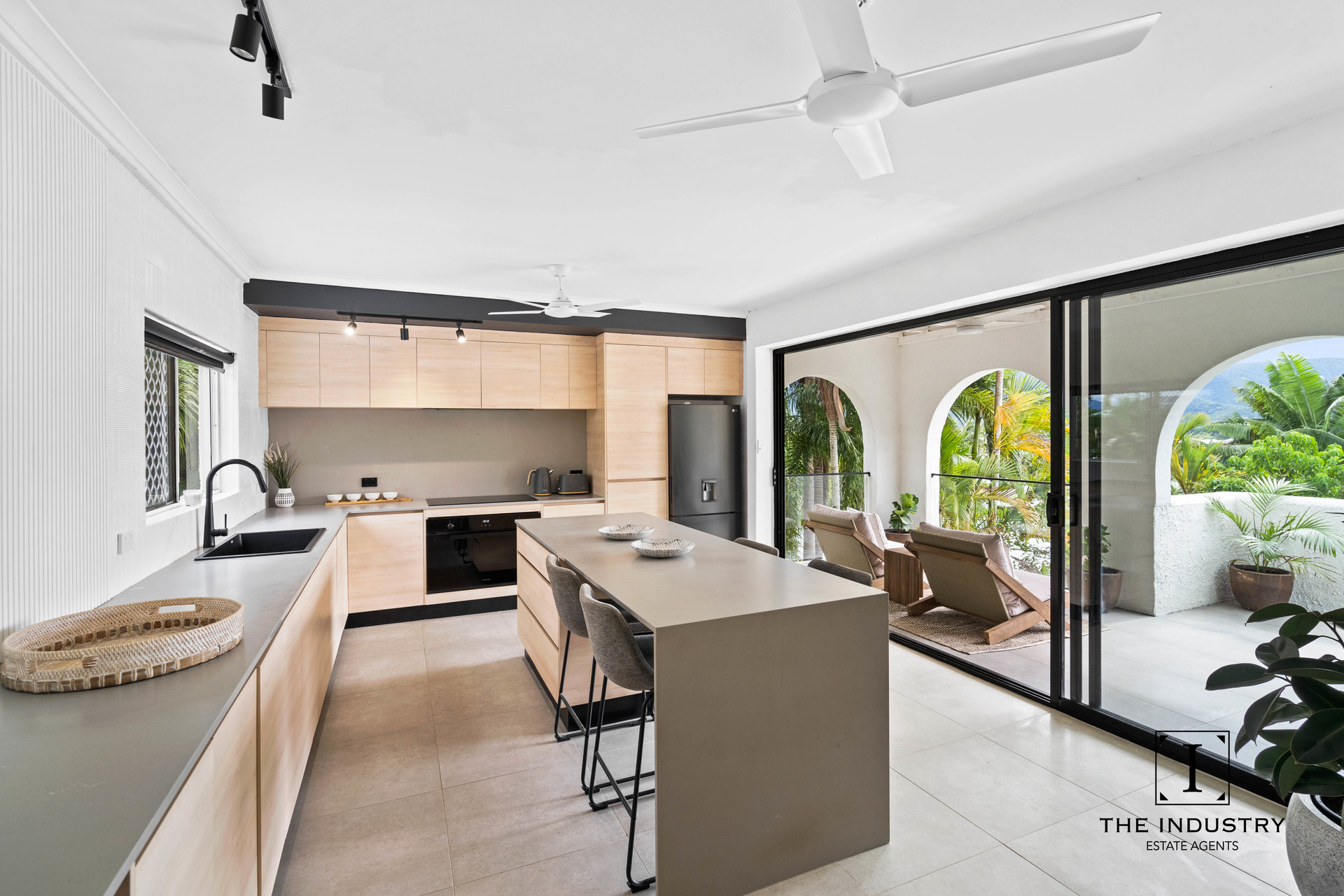 9-11 Wakunai Close, Trinity Beach, QLD 4879 AUS