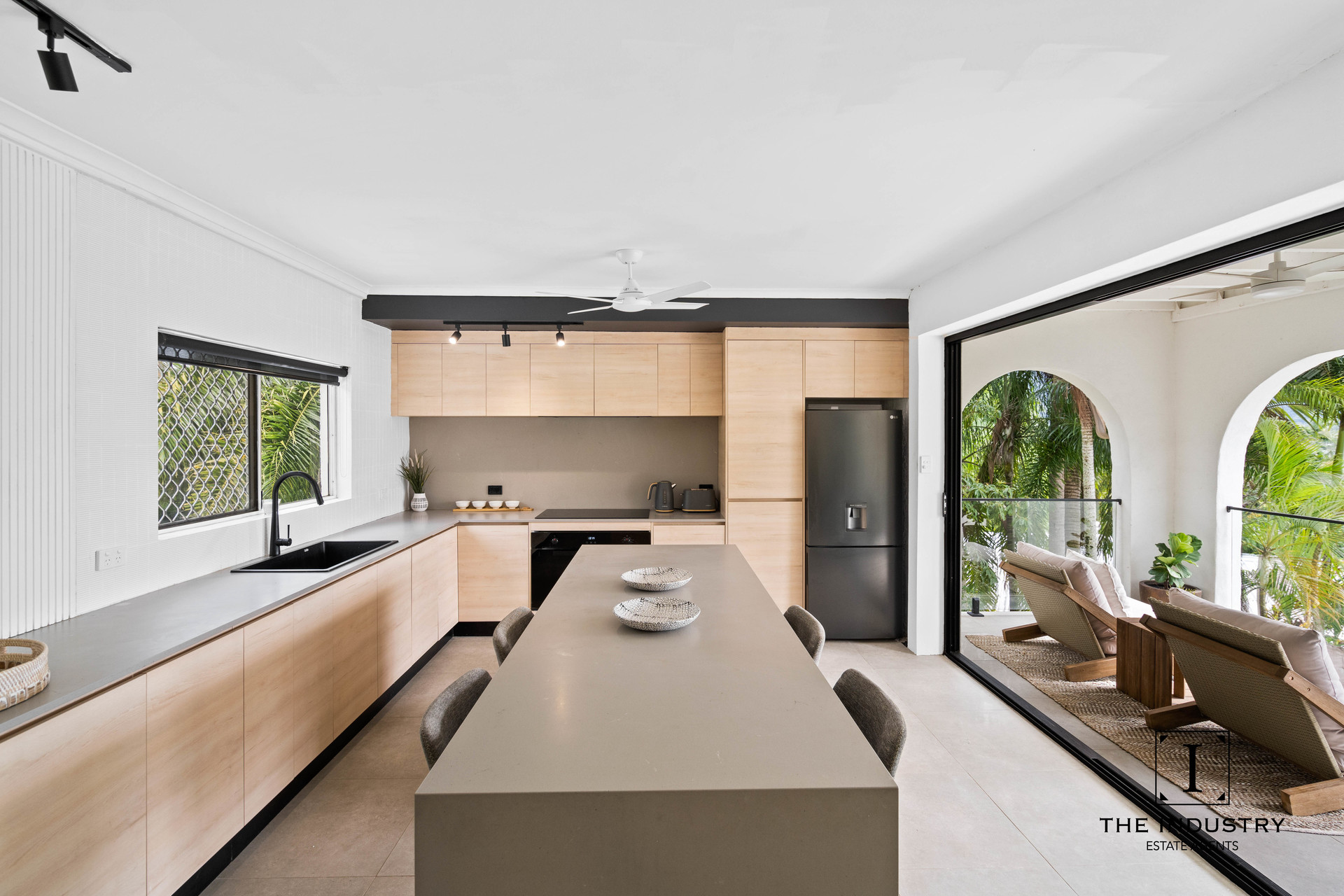 9-11 Wakunai Close, Trinity Beach, QLD 4879 AUS