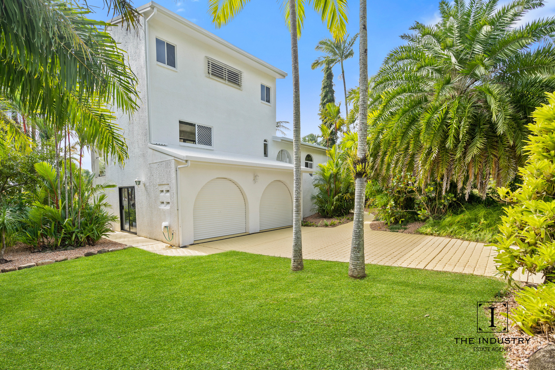 9-11 Wakunai Close, Trinity Beach, QLD 4879 AUS