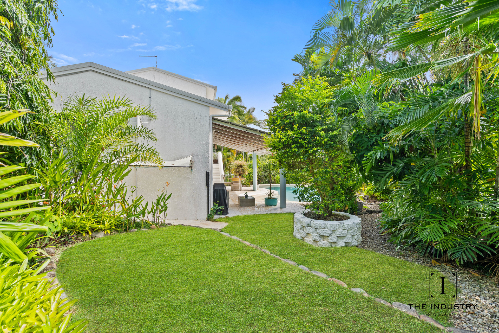 9-11 Wakunai Close, Trinity Beach, QLD 4879 AUS