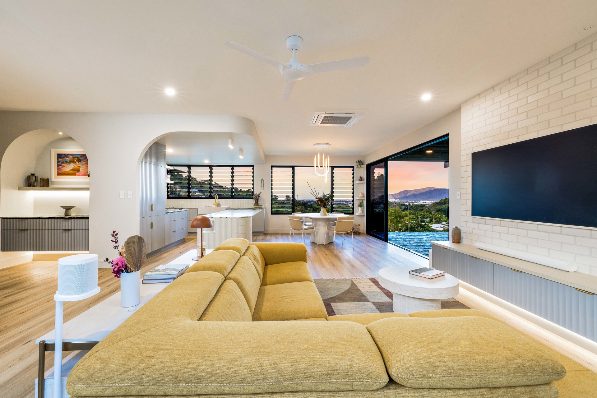 254 Toogood Road, Bayview Heights, QLD 4868 AUS