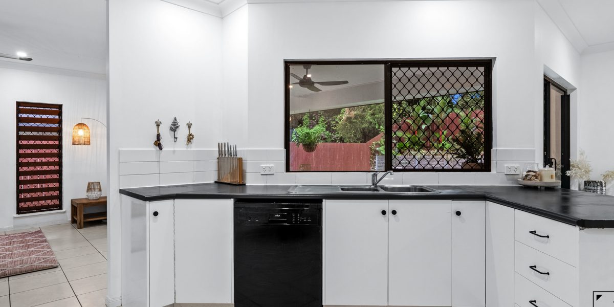 30 Hideaway Close, Palm Cove, QLD 4879 AUS