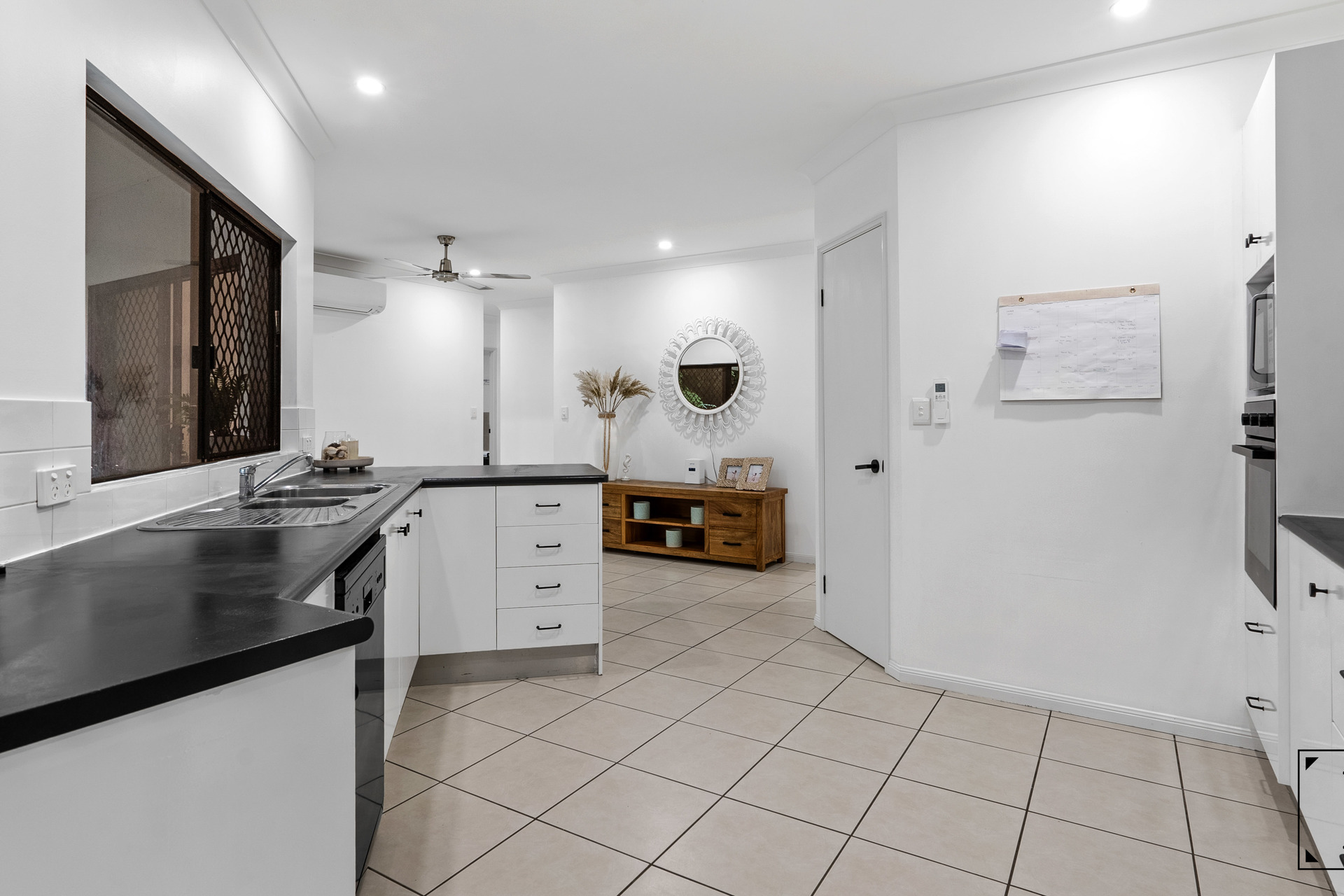 30 Hideaway Close, Palm Cove, QLD 4879 AUS