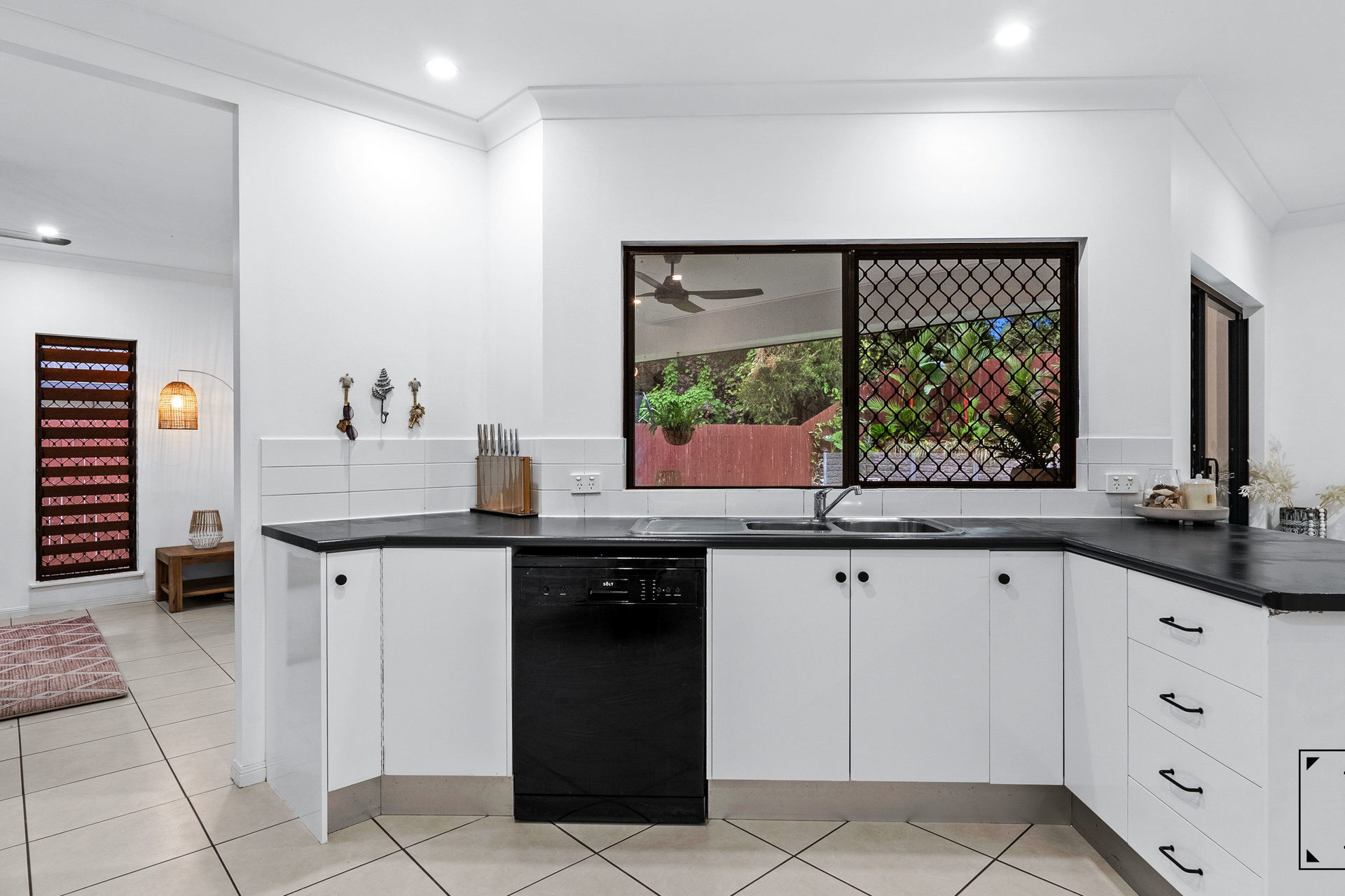 30 Hideaway Close, Palm Cove, QLD 4879 AUS
