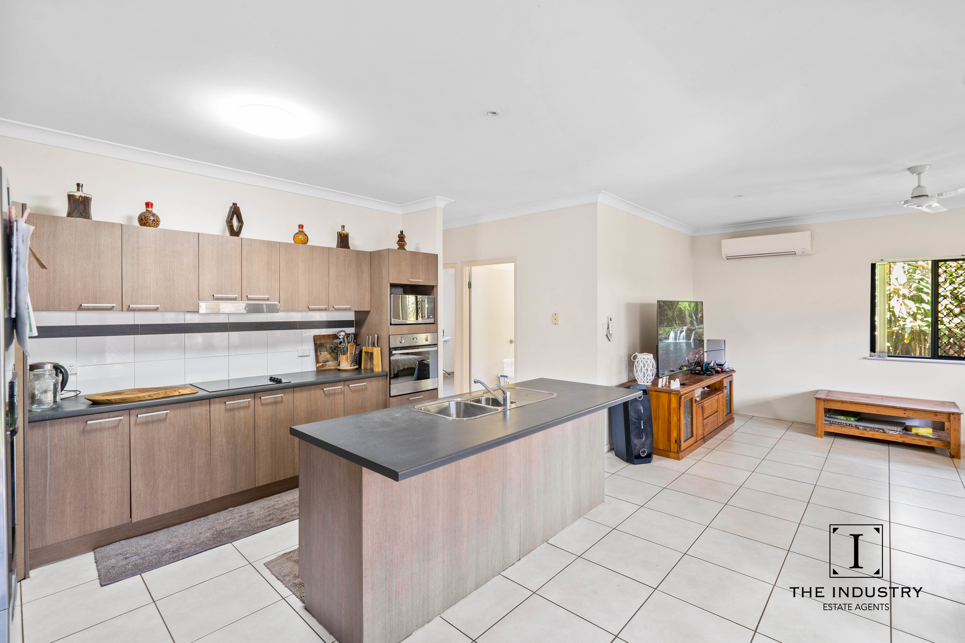 99 Walker Road, Bentley Park, QLD 4869 AUS