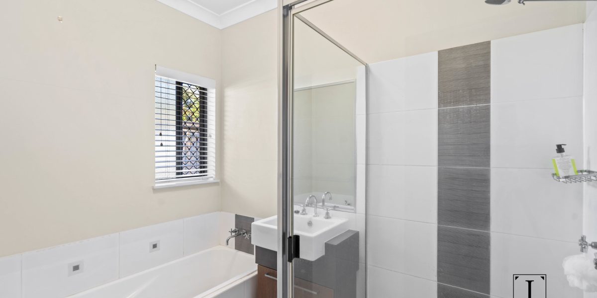 99 Walker Road, Bentley Park, QLD 4869 AUS