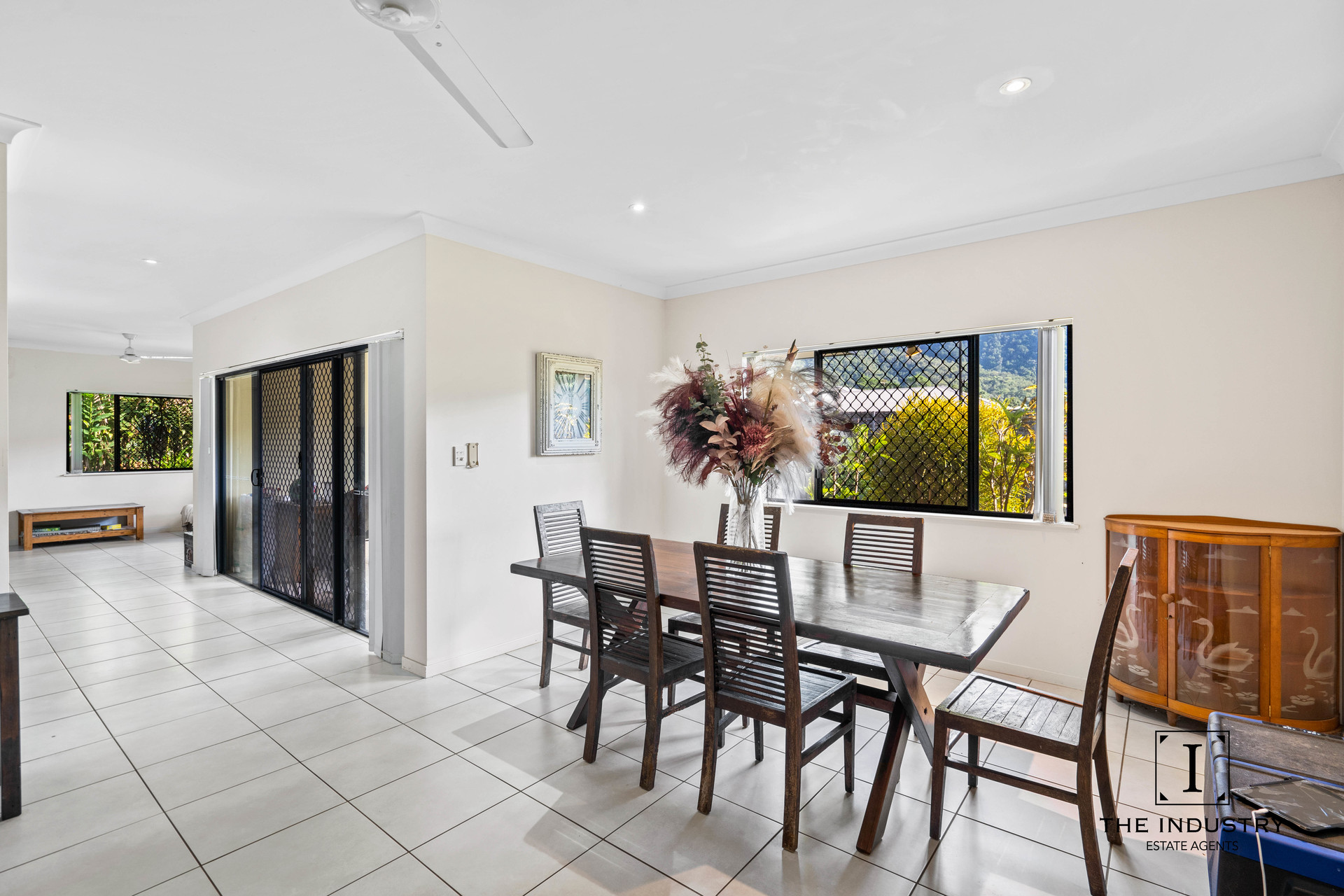 99 Walker Road, Bentley Park, QLD 4869 AUS