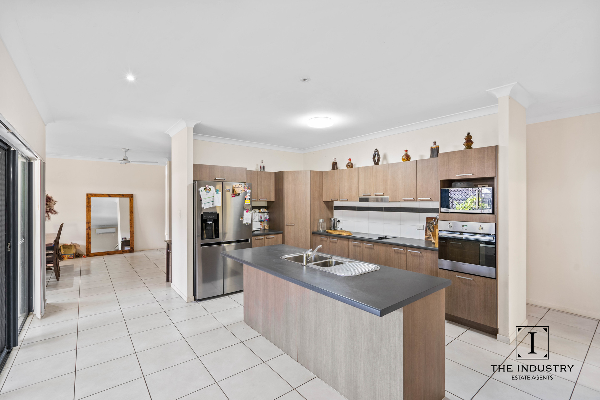 99 Walker Road, Bentley Park, QLD 4869 AUS