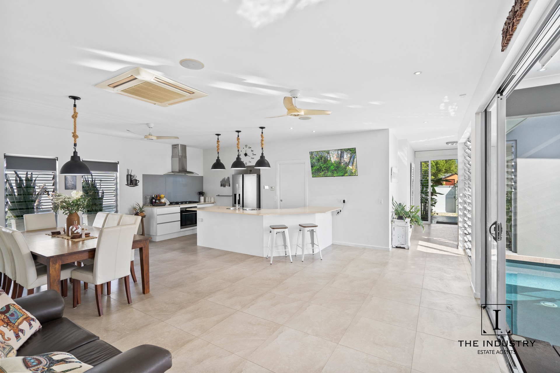 28 Lagoon Drive, Trinity Beach, QLD 4879 AUS