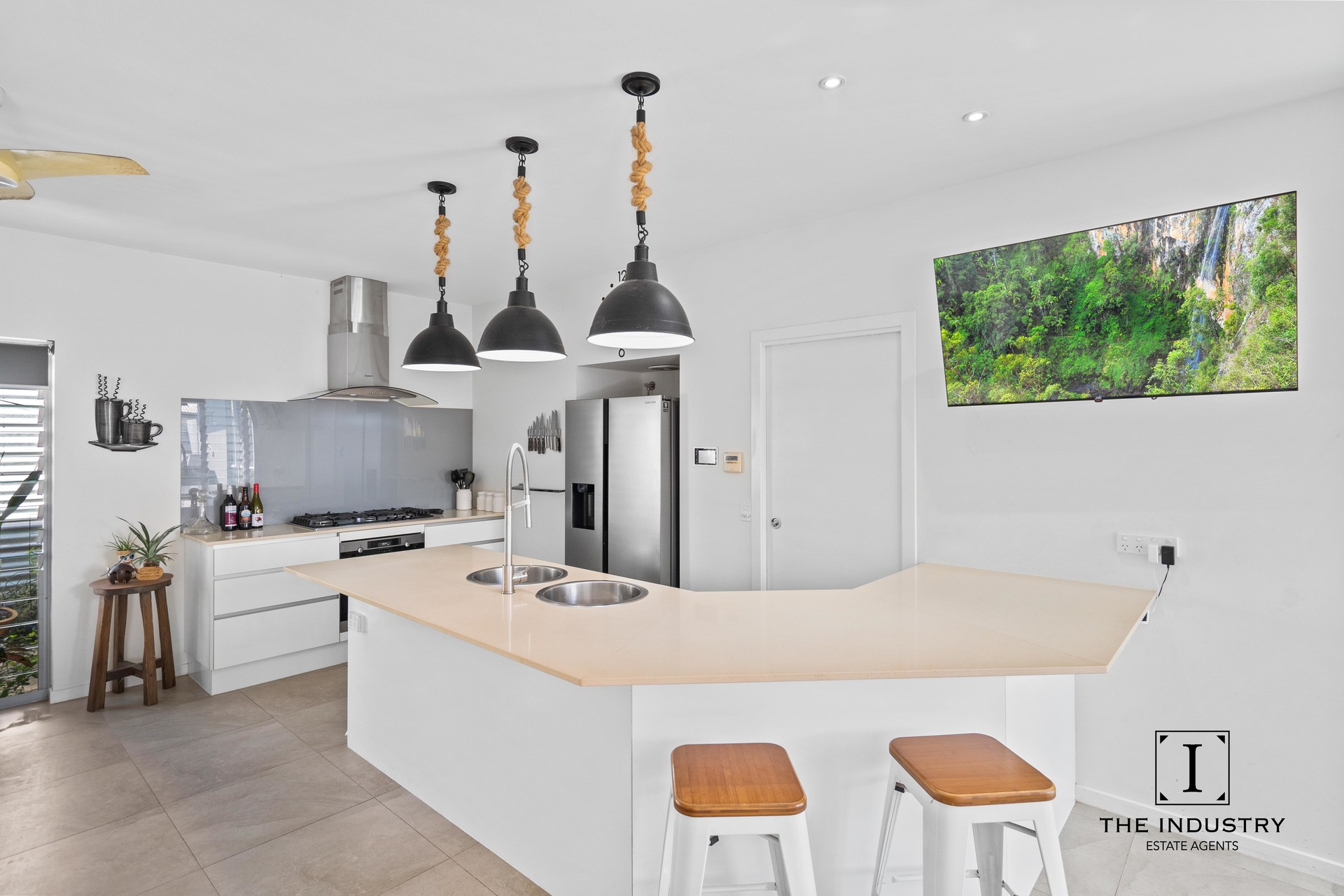 28 Lagoon Drive, Trinity Beach, QLD 4879 AUS