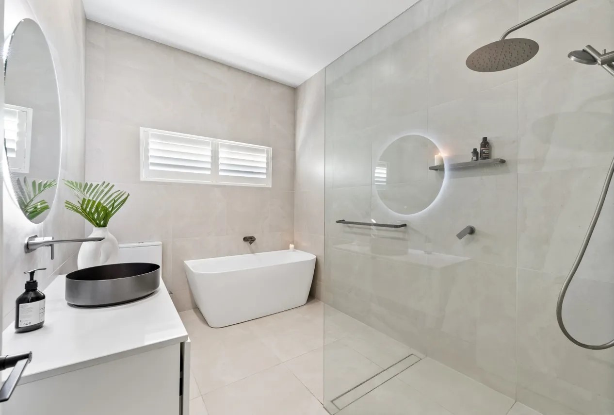 43 Arlington Esplanade, Clifton Beach, QLD 4879 AUS