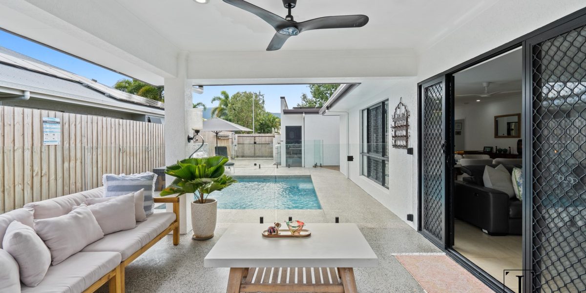 1 Como Close, Kewarra Beach, QLD 4879 AUS