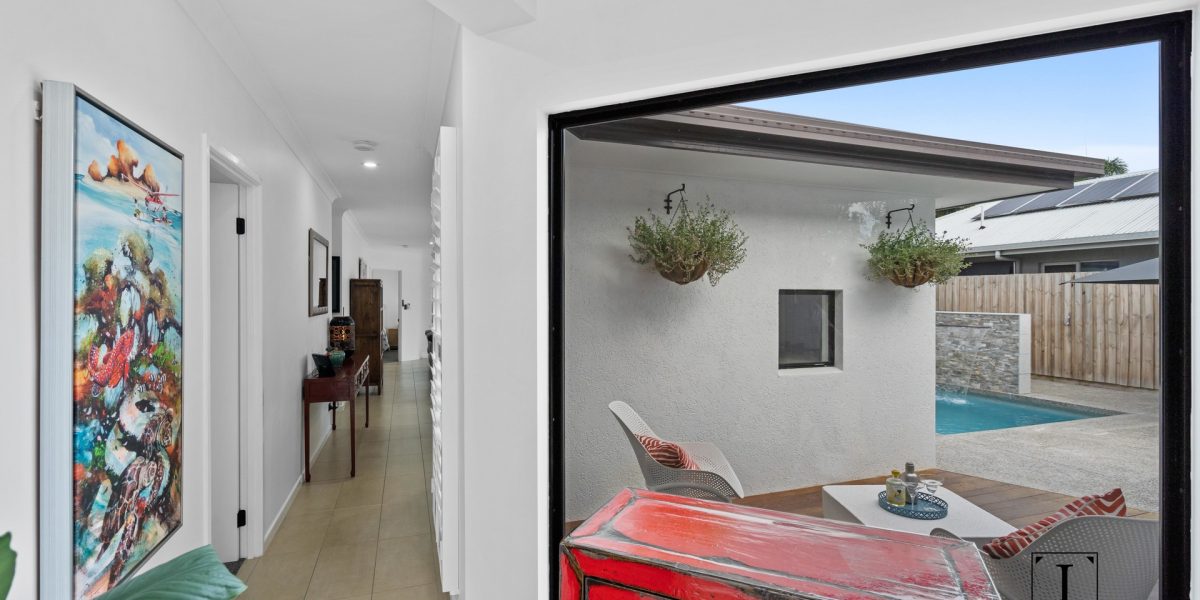 1 Como Close, Kewarra Beach, QLD 4879 AUS