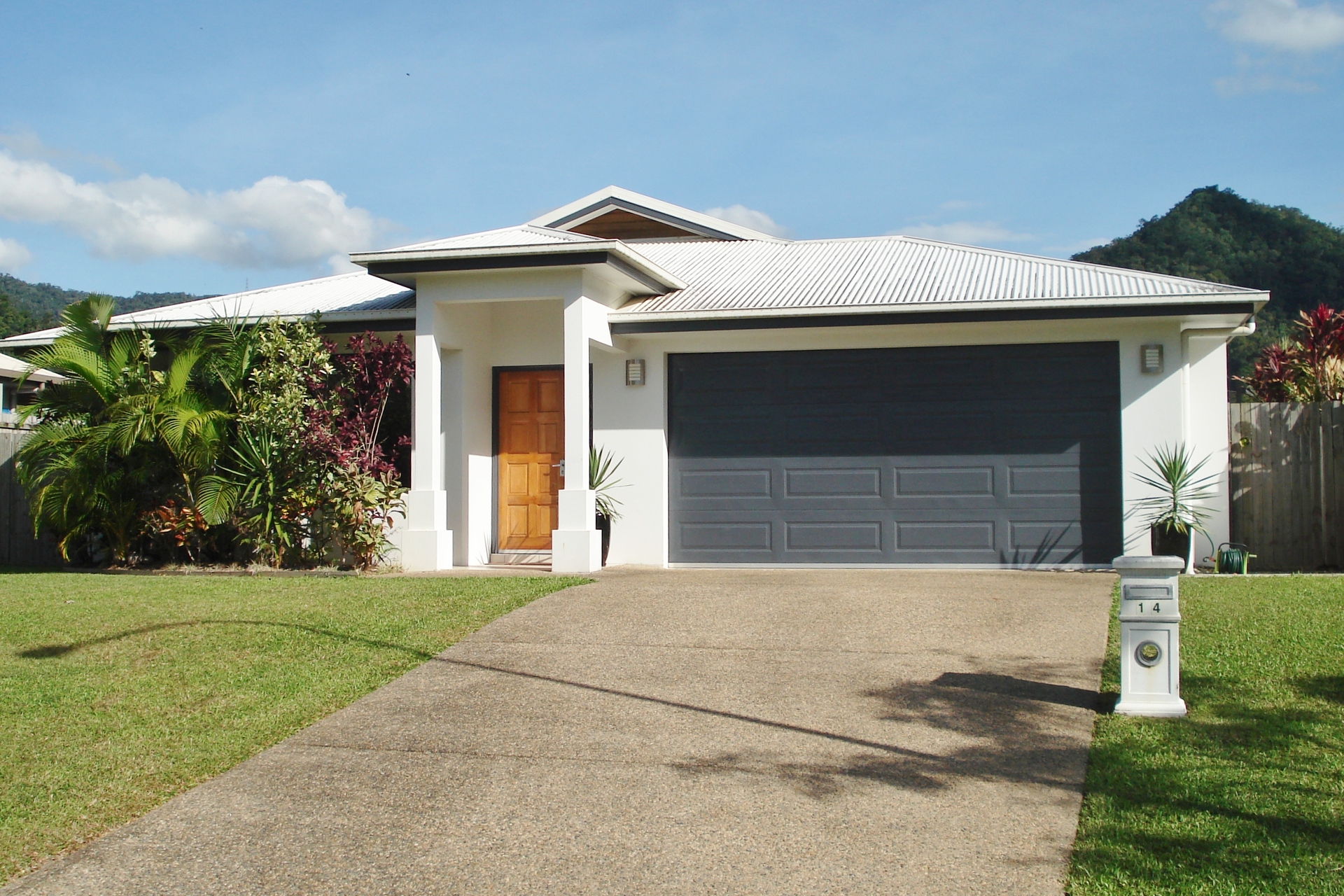 14 Bromell Close, Redlynch, QLD 4870 AUS