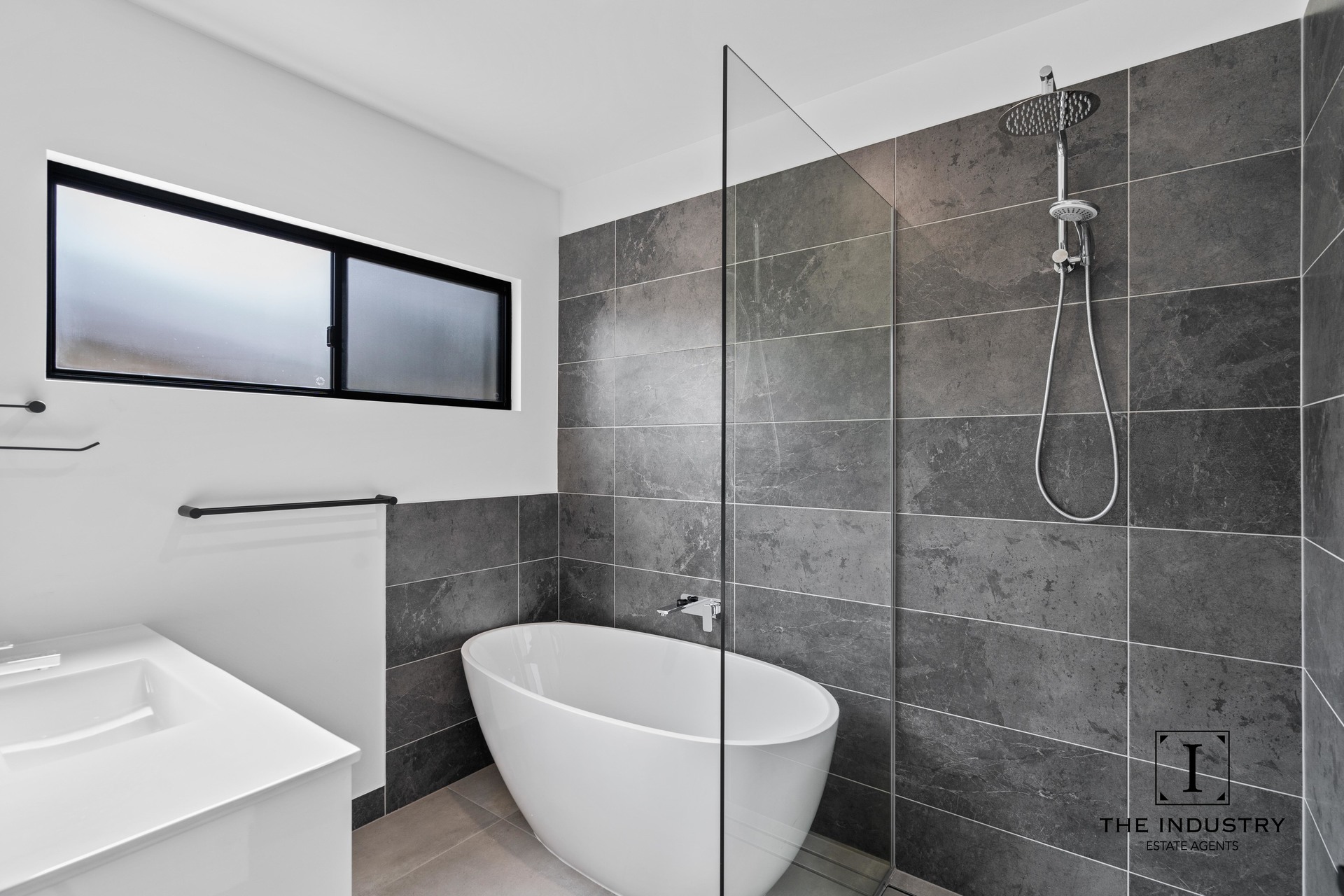 4 Morobe Close, Trinity Beach, QLD 4879 AUS