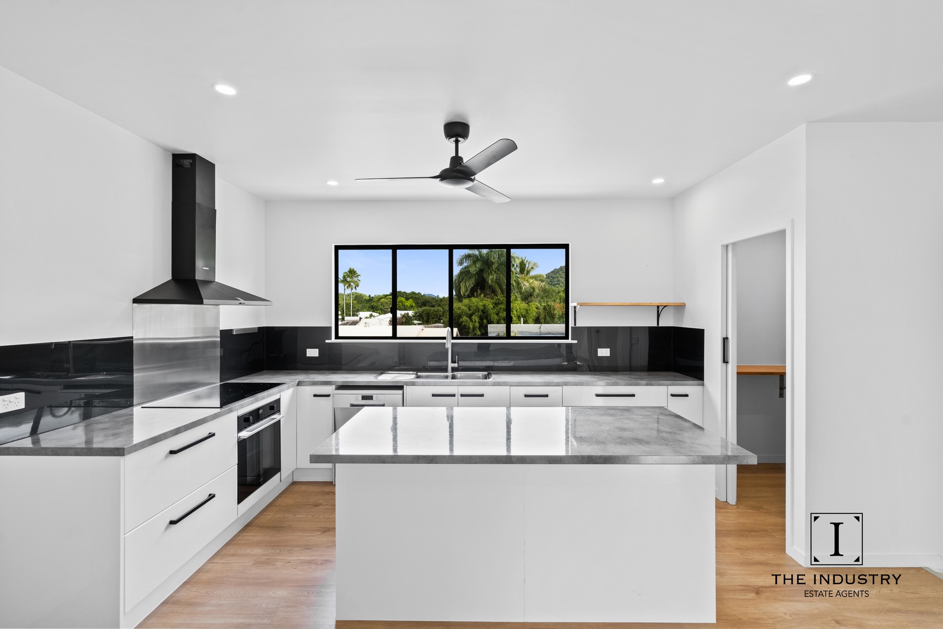 4 Morobe Close, Trinity Beach, QLD 4879 AUS