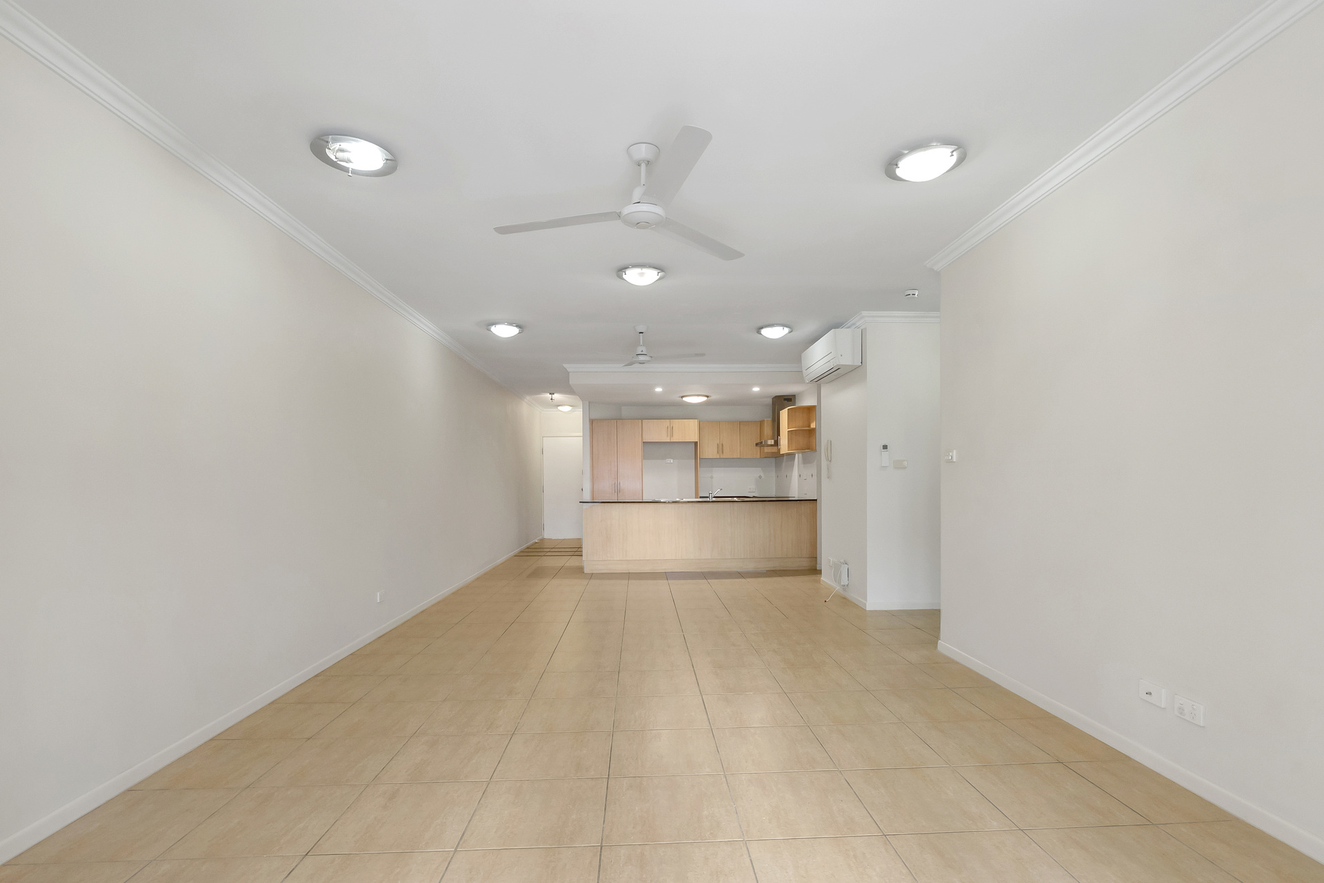 2/16-18 Smith Street, Cairns North, QLD 4870 AUS