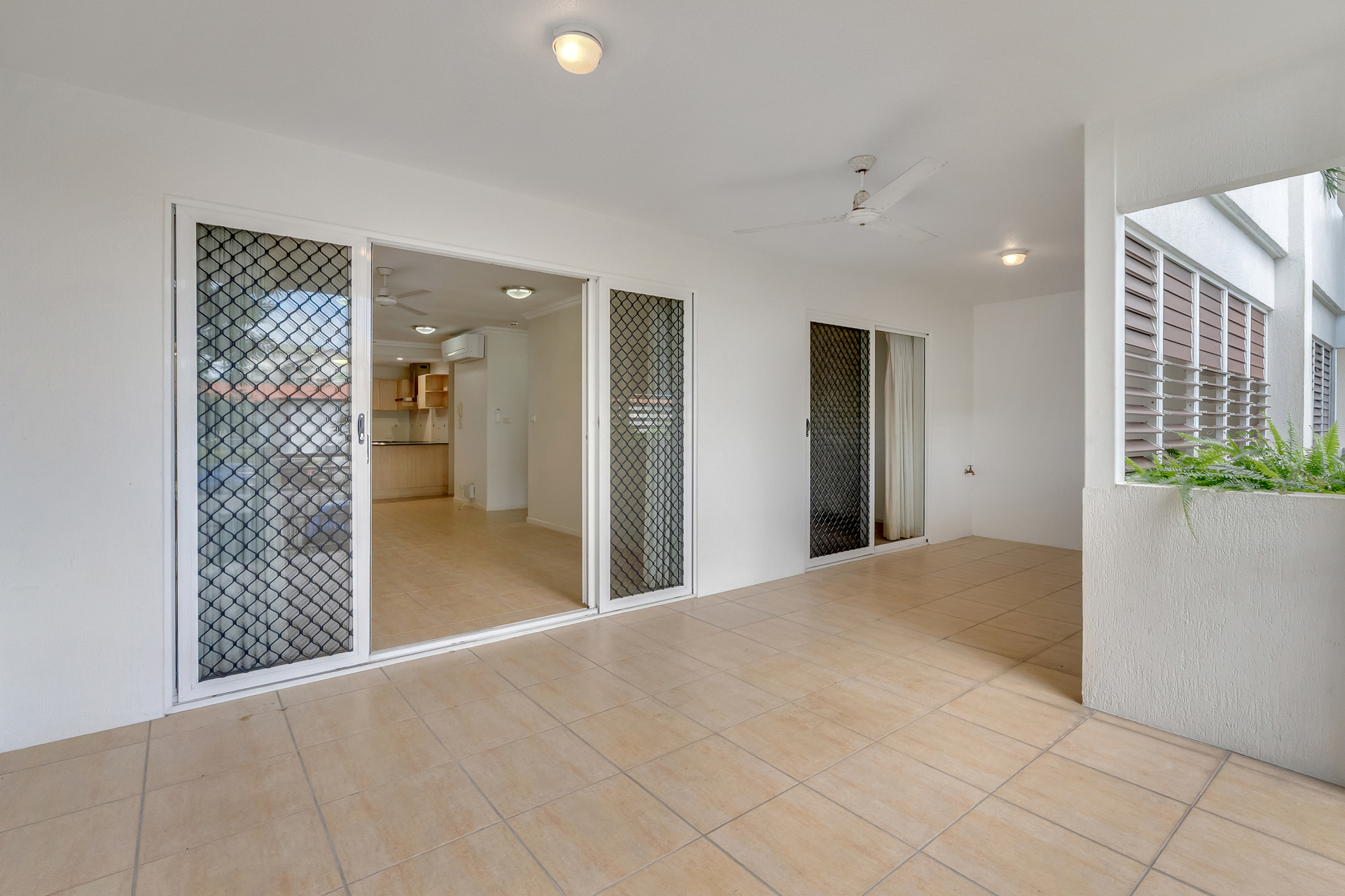 2/16-18 Smith Street, Cairns North, QLD 4870 AUS
