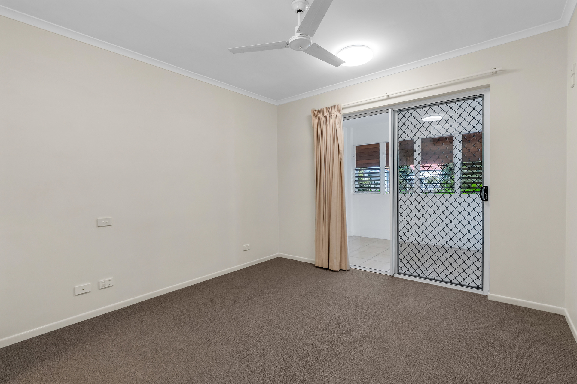 2/16-18 Smith Street, Cairns North, QLD 4870 AUS