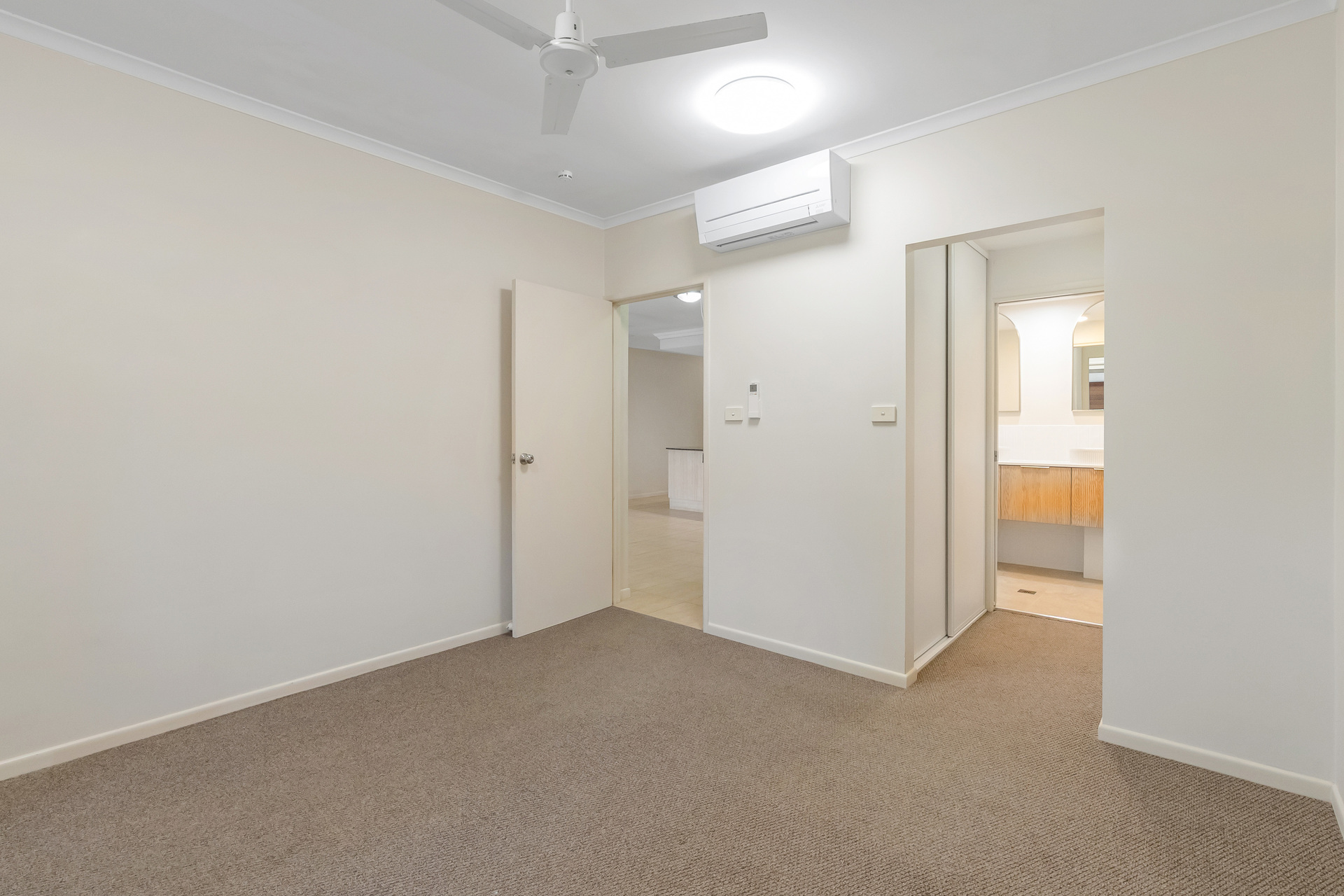 2/16-18 Smith Street, Cairns North, QLD 4870 AUS