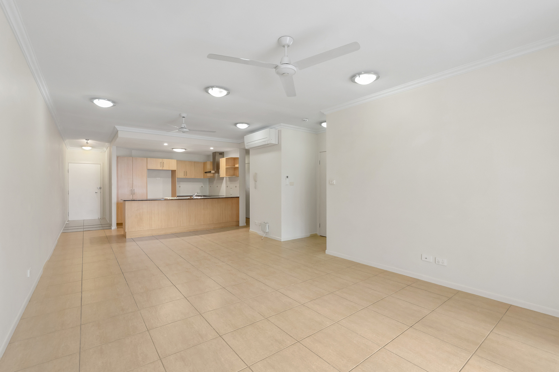 2/16-18 Smith Street, Cairns North, QLD 4870 AUS