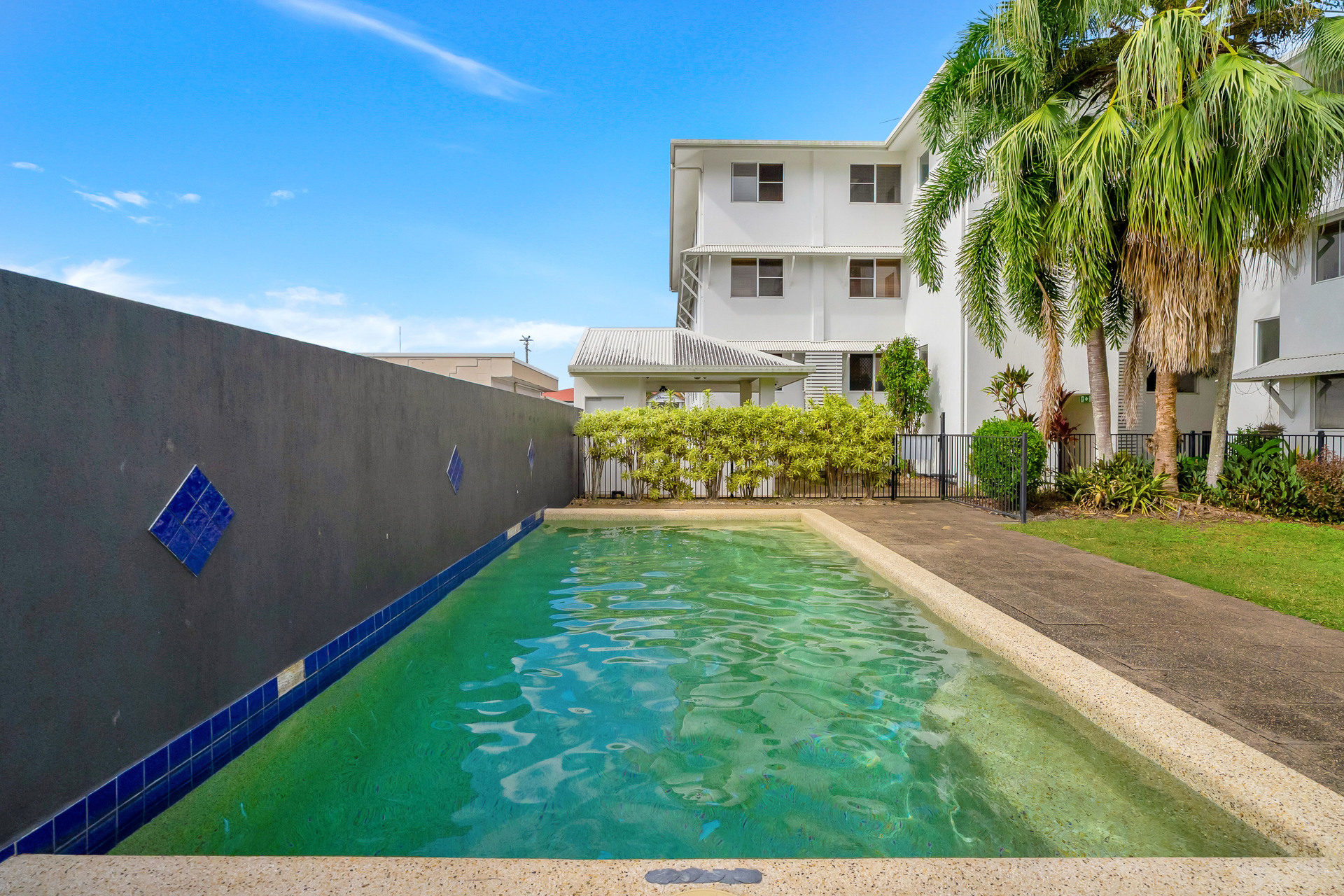 2/16-18 Smith Street, Cairns North, QLD 4870 AUS