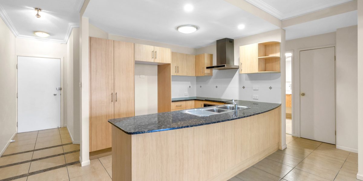 2/16-18 Smith Street, Cairns North, QLD 4870 AUS