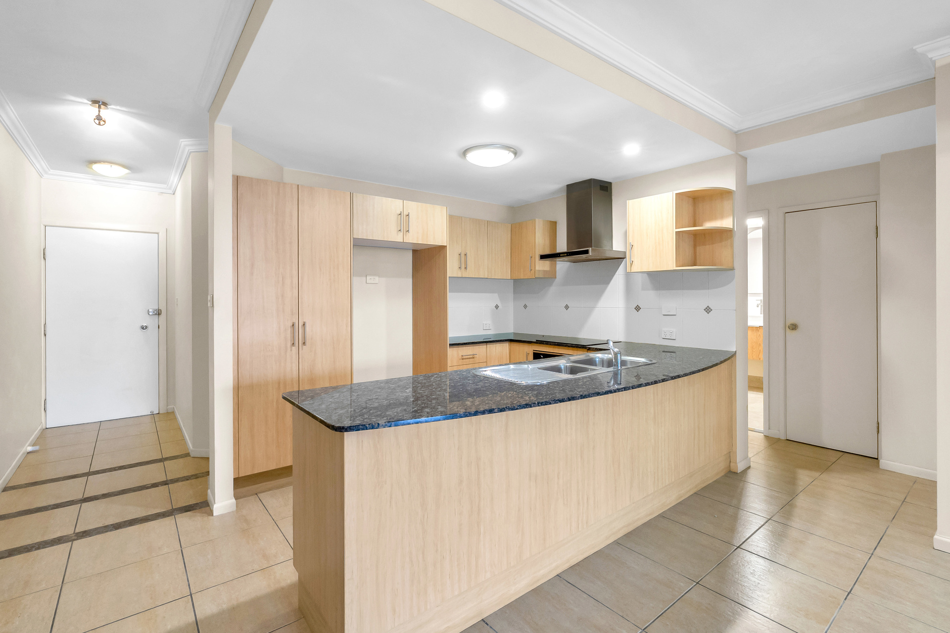 2/16-18 Smith Street, Cairns North, QLD 4870 AUS