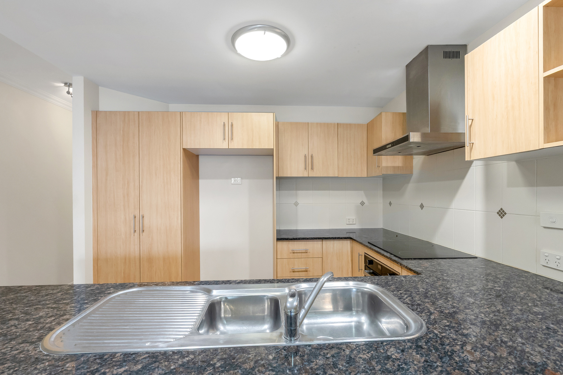 2/16-18 Smith Street, Cairns North, QLD 4870 AUS