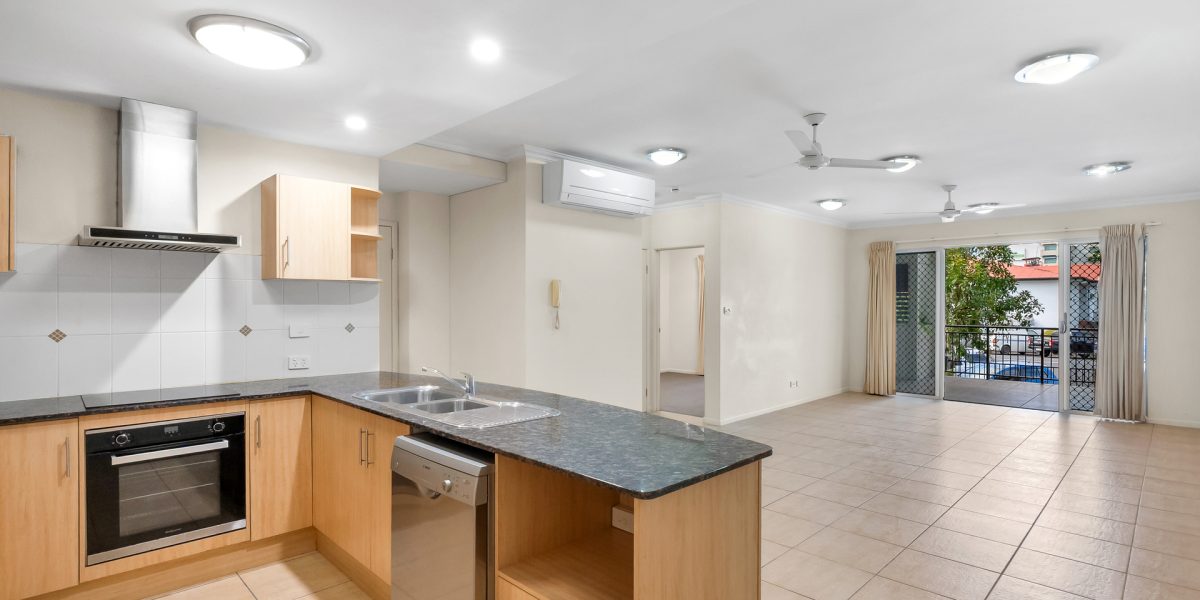 2/16-18 Smith Street, Cairns North, QLD 4870 AUS