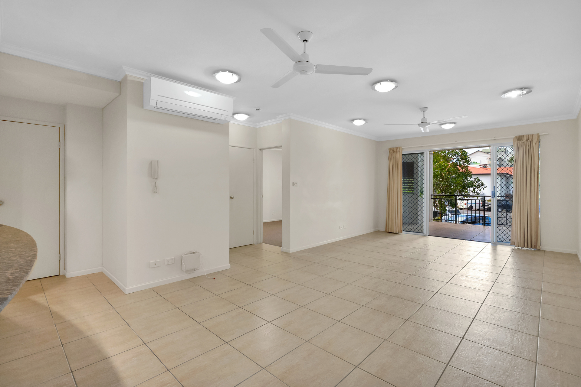 2/16-18 Smith Street, Cairns North, QLD 4870 AUS