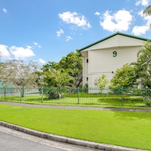 12/9 Vivian Close, Westcourt, QLD 4870 AUS