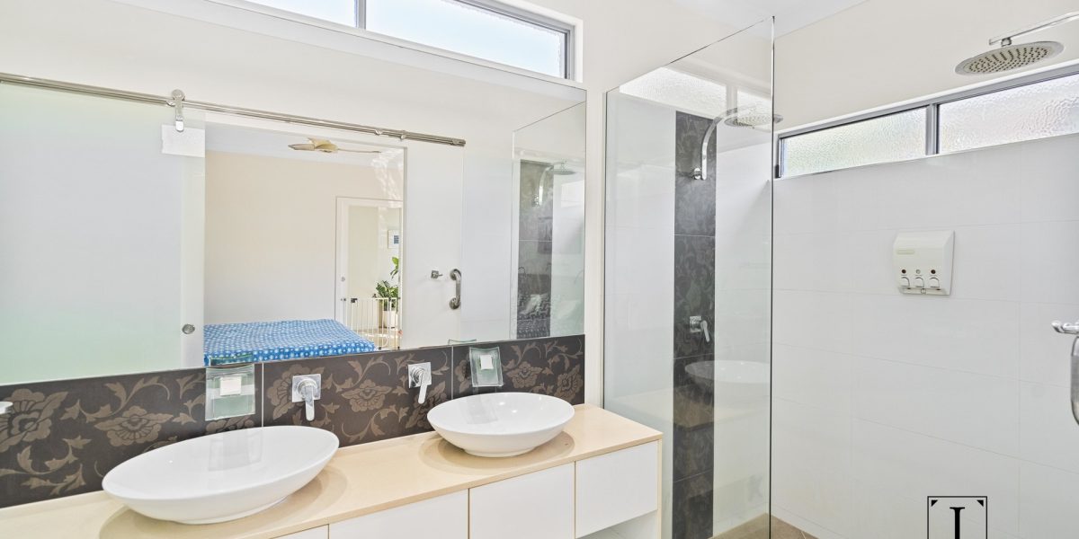 28 Lagoon Drive, Trinity Beach, QLD 4879 AUS