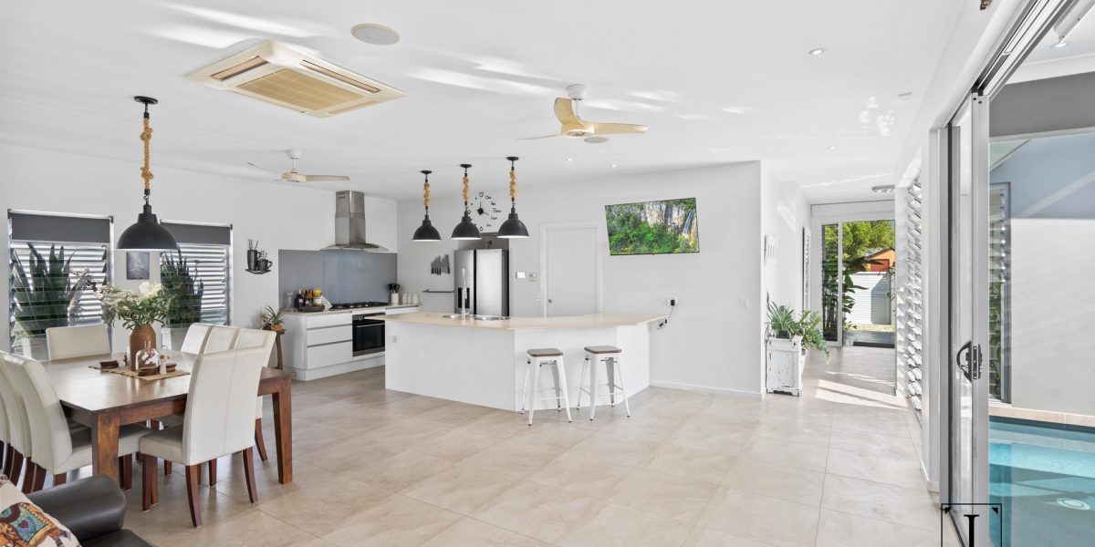 28 Lagoon Drive, Trinity Beach, QLD 4879 AUS