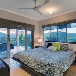 10 Mist Green Close, Brinsmead, QLD 4870 AUS
