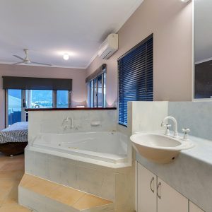 10 Mist Green Close, Brinsmead, QLD 4870 AUS
