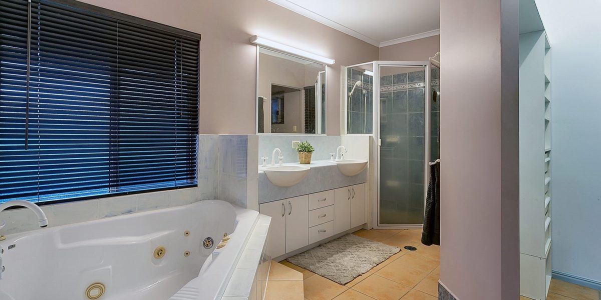 10 Mist Green Close, Brinsmead, QLD 4870 AUS