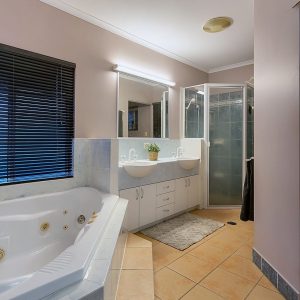 10 Mist Green Close, Brinsmead, QLD 4870 AUS
