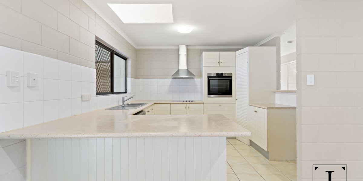 27 Sandwich Street, Kamerunga, QLD 4870 AUS