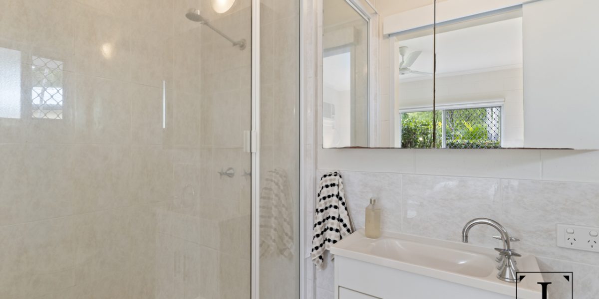 2 Bligh Close, Clifton Beach, QLD 4879 AUS