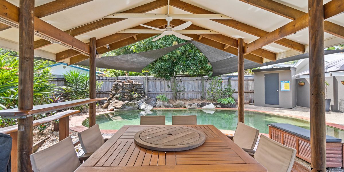28 Acacia Street, Holloways Beach, QLD 4878 AUS