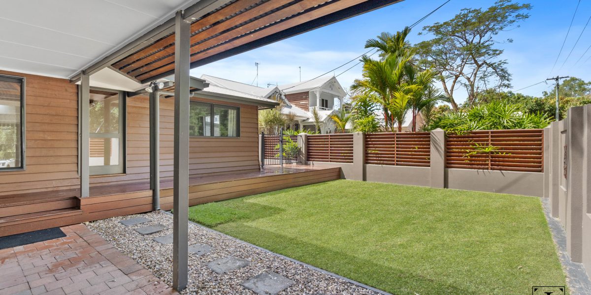 28 Acacia Street, Holloways Beach, QLD 4878 AUS