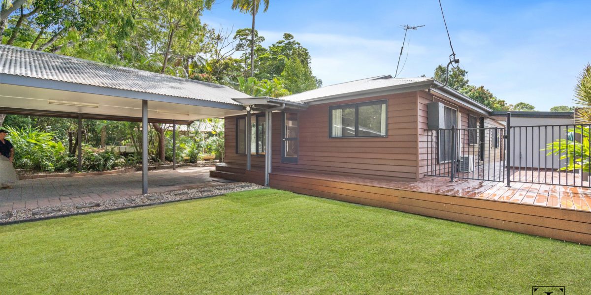 28 Acacia Street, Holloways Beach, QLD 4878 AUS