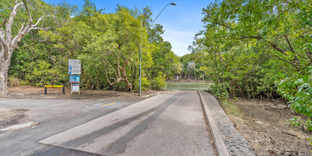 28 Acacia Street, Holloways Beach, QLD 4878 AUS