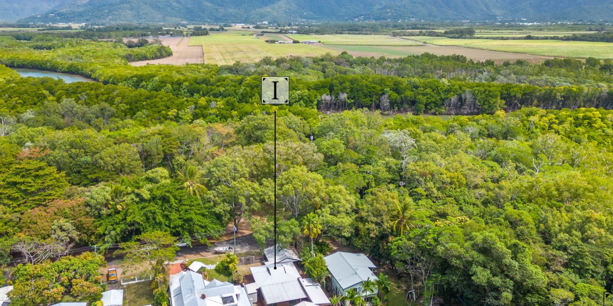 28 Acacia Street, Holloways Beach, QLD 4878 AUS