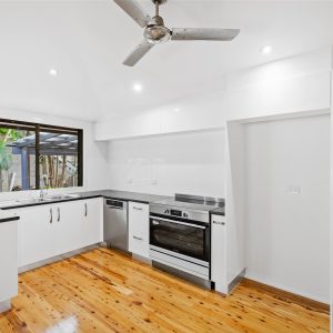 28 Acacia Street, Holloways Beach, QLD 4878 AUS