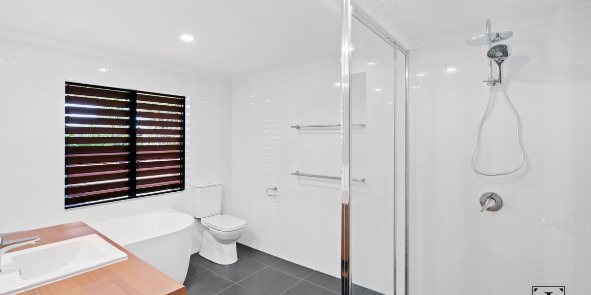 28 Acacia Street, Holloways Beach, QLD 4878 AUS
