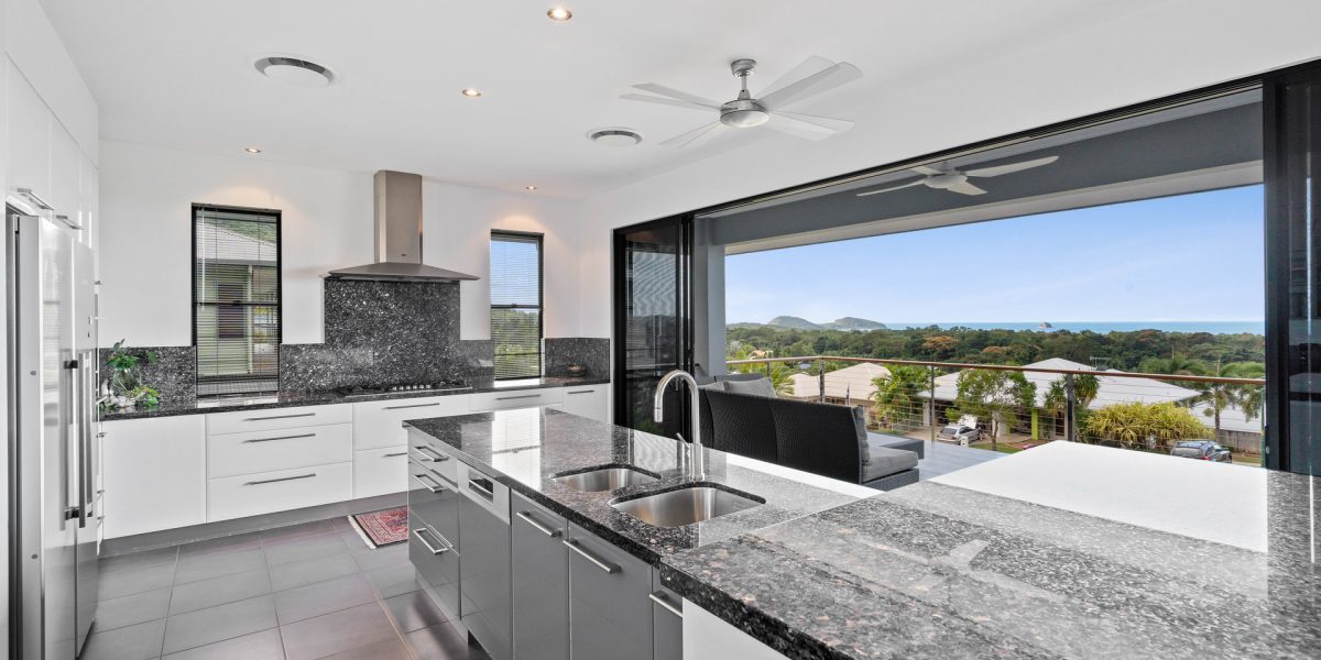 28 Savannah Street, Palm Cove, QLD 4879 AUS