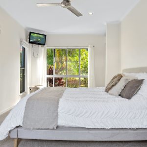 2-4 Lark Close, Clifton Beach, QLD 4879 AUS